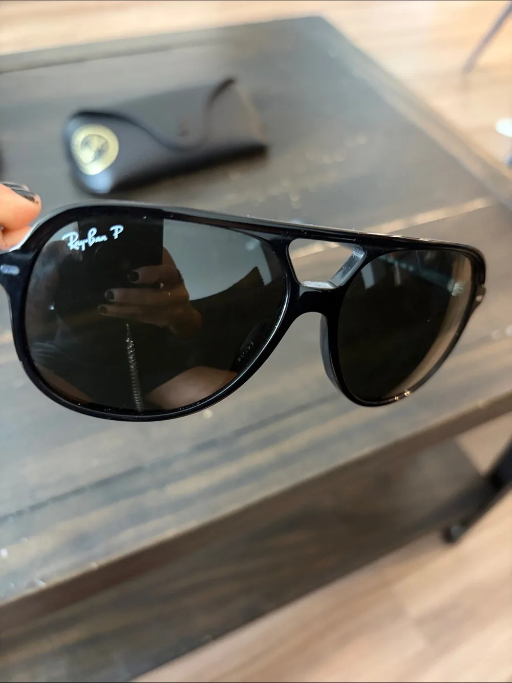 Ray-Ban look leather versatile